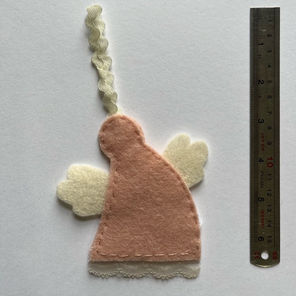 Christmas tree pendant, handmade and made of felt, beaded and embroidered. - Picture 4 of 7